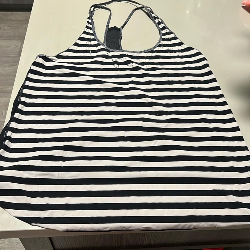 Super comfy athletic Lululemon tank top!